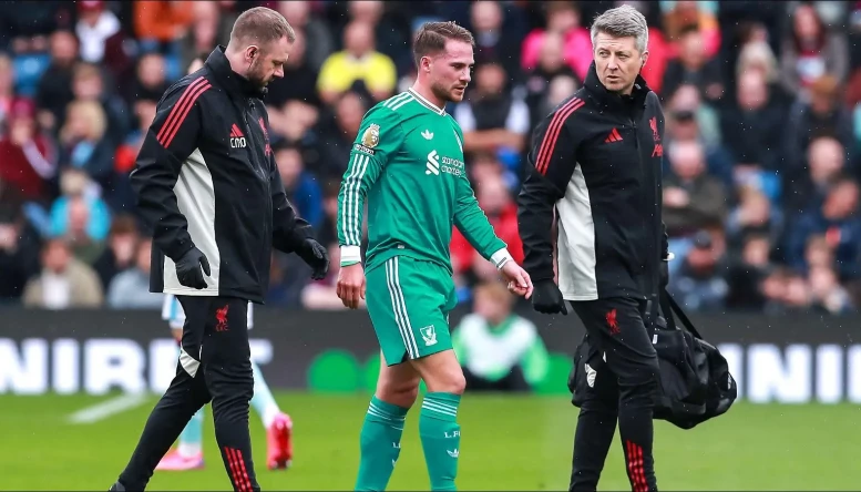 Alexis Mac Allister of Liverpool receives medical treatment