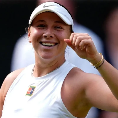 Amanda Anisimova celebrates victory 