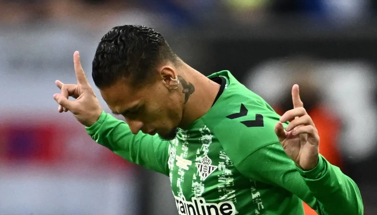 Antony farewell to Real Betis