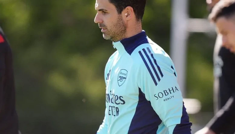 Arsenal manager Mikel Arteta during a training session