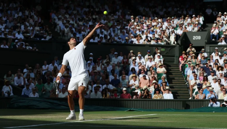 Carlos Alcaraz serve wimbledon 2025