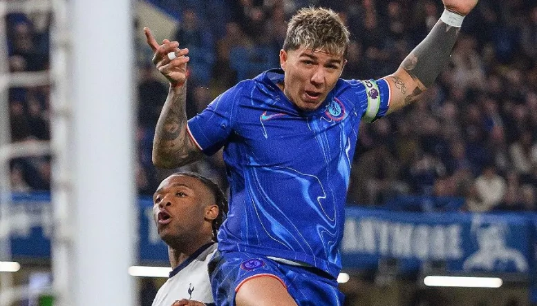 Enzo Fernandez scores for Chelsea against Tottenham