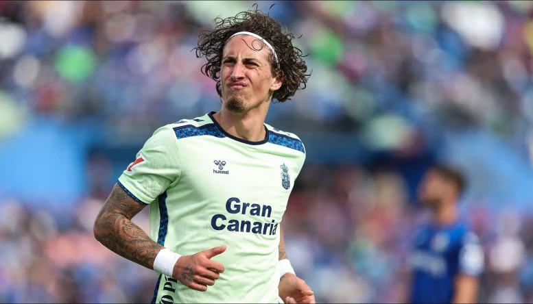 Fabio Silva playing for Las Palmas