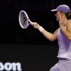 Iga Siatek WTA Finals 2025 R1 alamy