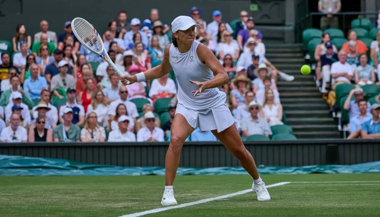 Iga Swiatek 2025 Wimbledon R2