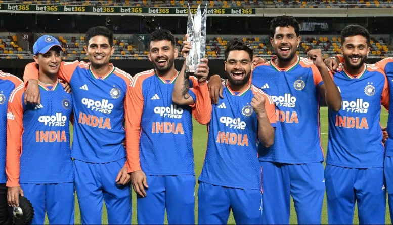 India celebrating winning the series in Australia after the Fifth Men's T20I 