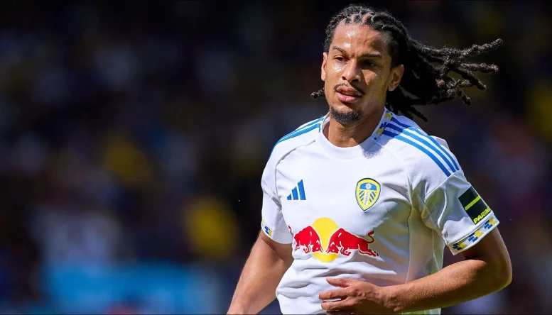 Isaac Schmidt right-back of Leeds United 