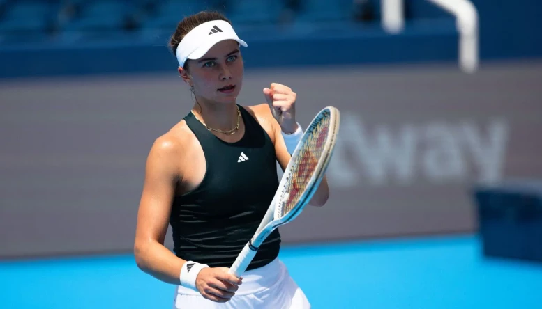 Iva Jovic wins maiden title 2025 alamy