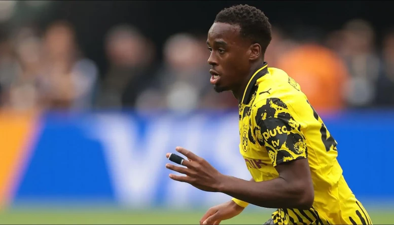 Jamie Gittens of Borussia Dortmund