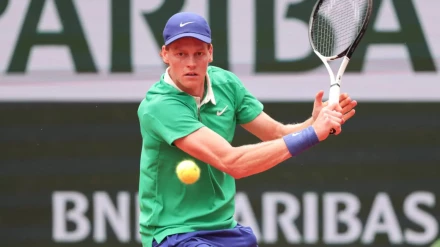 Jannik Sinner backhand