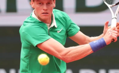 jannik-sinner-backhand1.webp