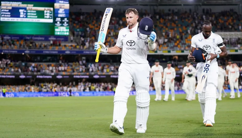 Joe Root and Jofra Archer The Ashes Test 2 Day 1 alamy