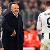 Juventus's head coach Luciano Spalletti speak to Dusan Vlahovic 