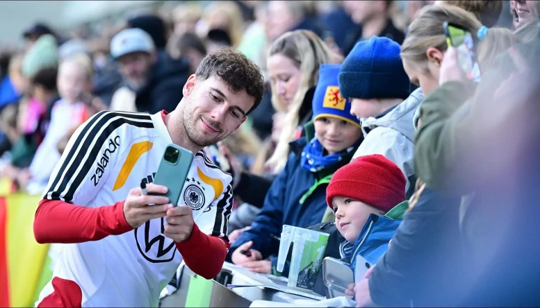 Leon Goretzka of Germany with fans 