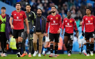 manchester-united-s-bruno-fernandes-(centre)-appears-dejected-14-setember-202516.webp