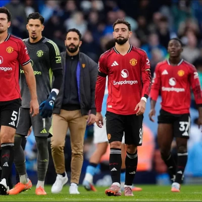 Manchester United's Bruno Fernandes (centre) appears dejected 