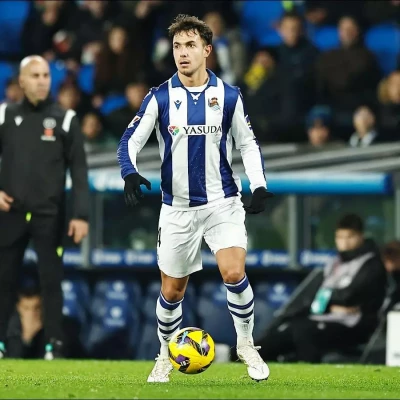 martin-zubimendi-in-action-for-real-sociedad16