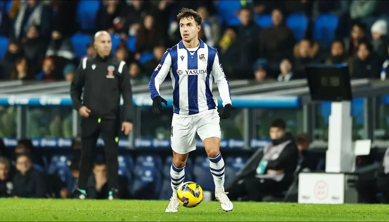 martin-zubimendi-in-action-for-real-sociedad16