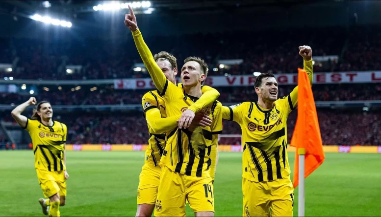 maximilian-beier-of-dortmund-celebrates-scoring-against-lille16