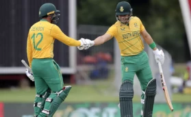 Quinton de Kock and Reeza Hendricks.